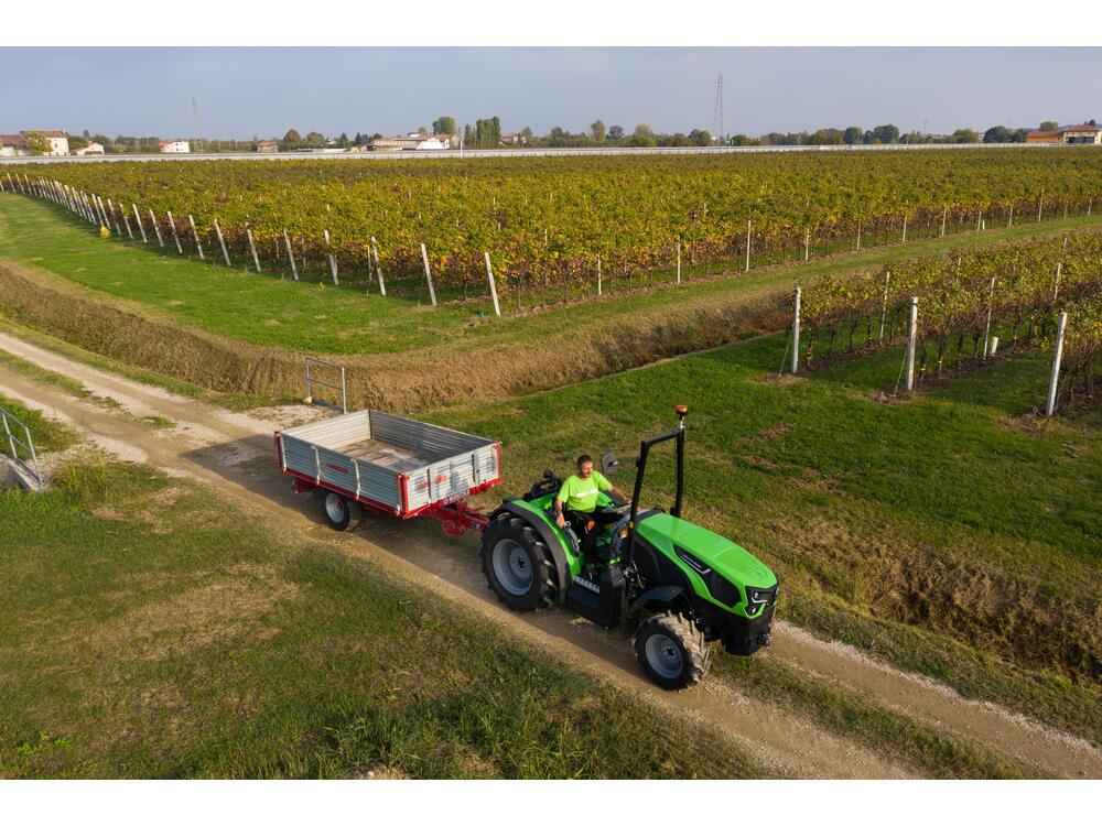 Tractor Deutz Fahr 5df Platform Stage V Tractors Vineyards And Orchards Deutz Fahr 2660